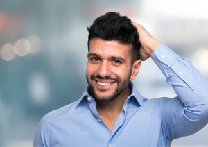 מדריך לגברים: איך לשפר את מראה השיער לפני צילומים?